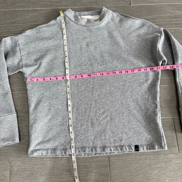 Varley Carbon Revive Cold Shoulder Sweatshirt in Light Heather Grey S Revolve - Picture 12 of 12